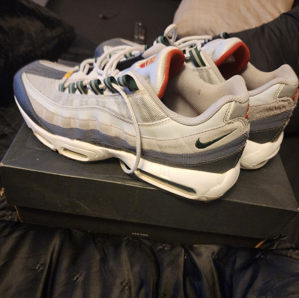 Sneakers